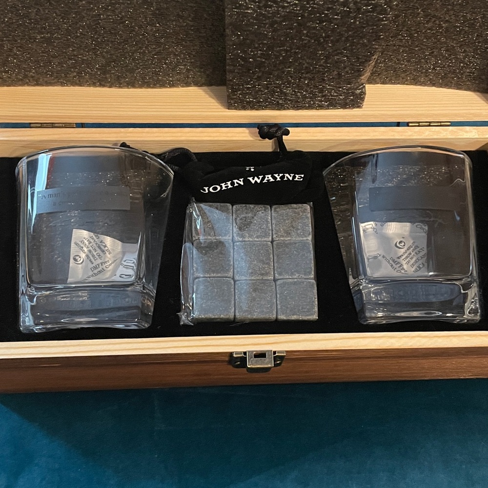 NWOT John Wayne Whiskey Glass Set with Stones in Wooden Box Gift Set